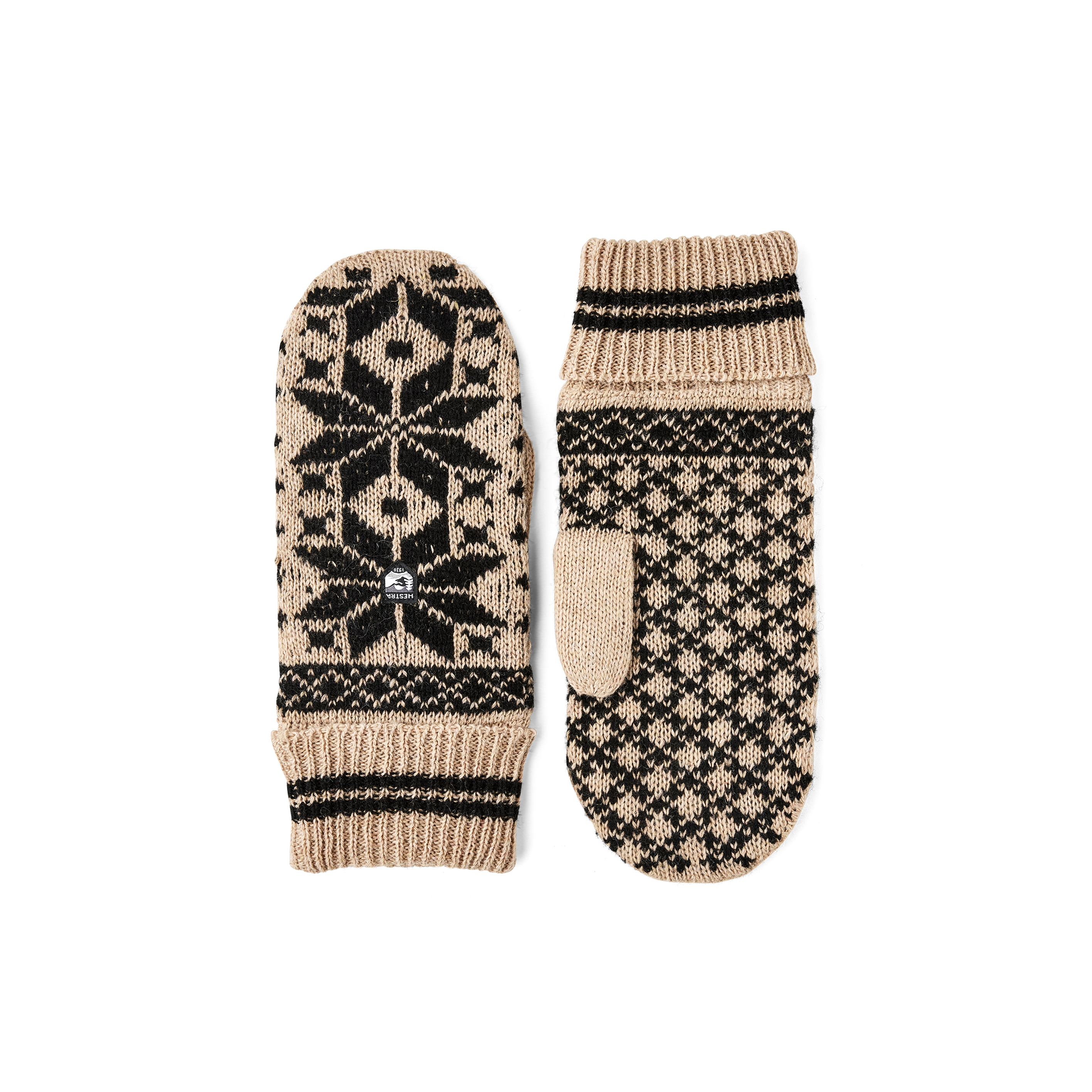 Beige stickad tumvante i ullmix med motiv